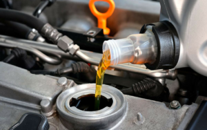 El cambio de aceite es vital para el buen mantenimiento de tu coche porque evita que las piezas del motor se desgasten y previene futuras averías